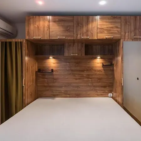 Cosy Chic Sea Garden Apartment 바르나